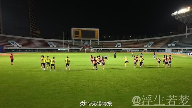 “苏超”周末再燃战火 无锡队全力备战 “苏超”周末再燃战火 无锡队全力备战